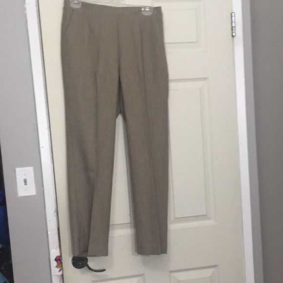 Women’s size 8P Alia pull on slacks with elastic waist in back and flat front - Picture 4 of 4